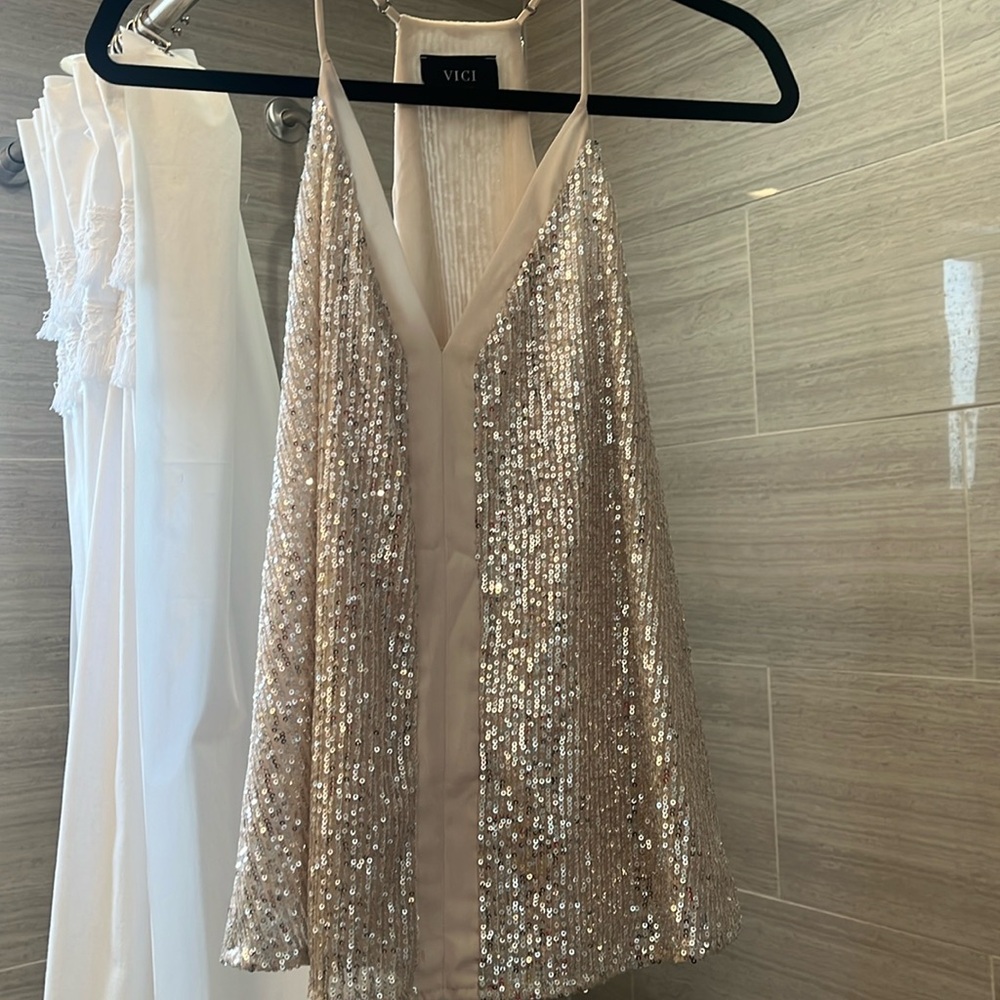 VICI GLITTERY SEQUIN TOP 💫